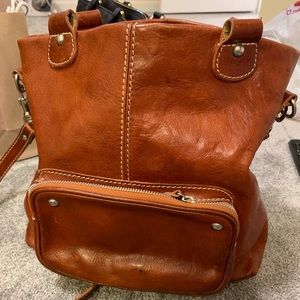 Floto leather bucket bag.